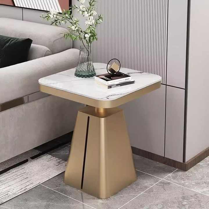 طاولة جانبية صغيرة للشاي