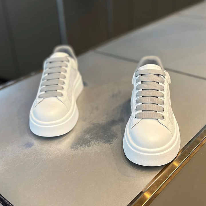 Classic stylish multi-colored shoe