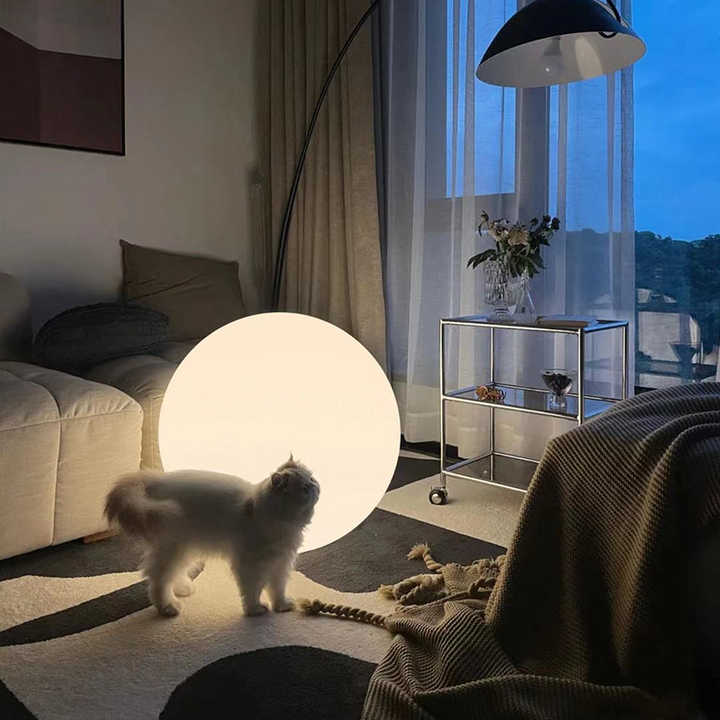 Warm and romantic floor lamp