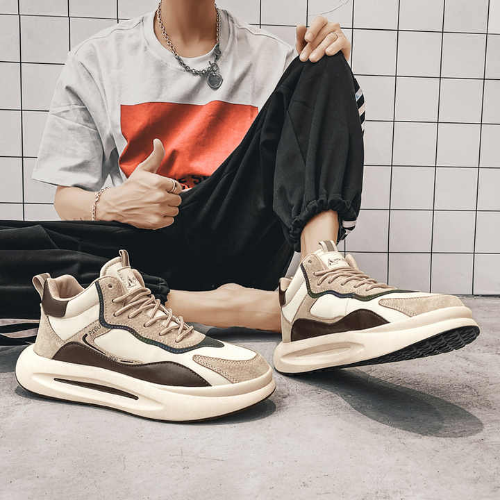 أحذية رياضية باللون الأسود اللين باللون الكوري . 2024 Korean Style Soft Black Sneakers with Custom Logo