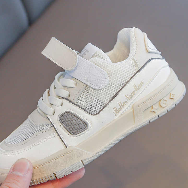 أحذية جلدية جديدة 2024 تصميم إيطالي أبيض . New wholesale leather shoes for girls 2024 italian design