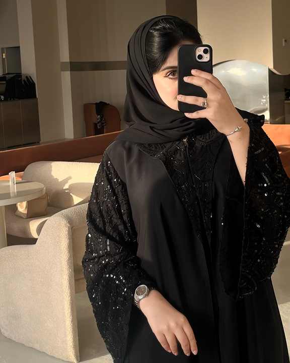 Luxurious black abaya