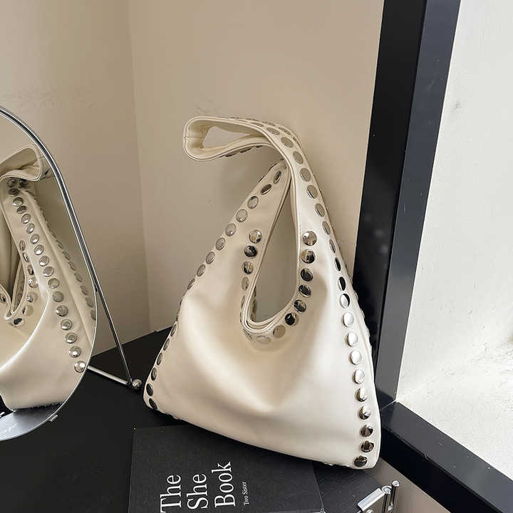 حقائب يد بتصميم فاخر وحقيبة حمل محمولة للنساء