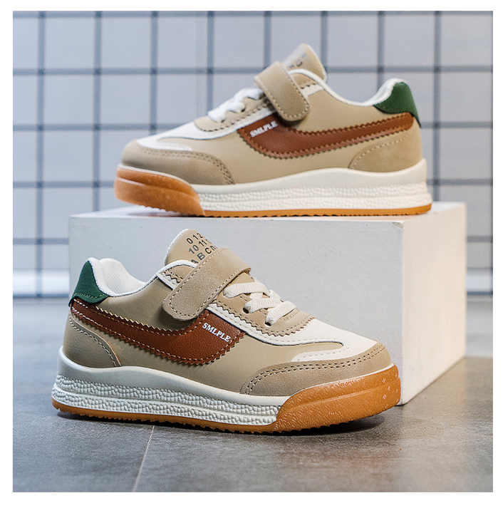 Lightweight, round-toe children's sneakers. Boys' sneakers.