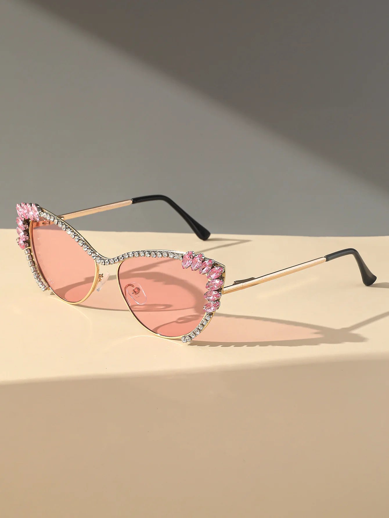 نظارات شمسيه نسائيه