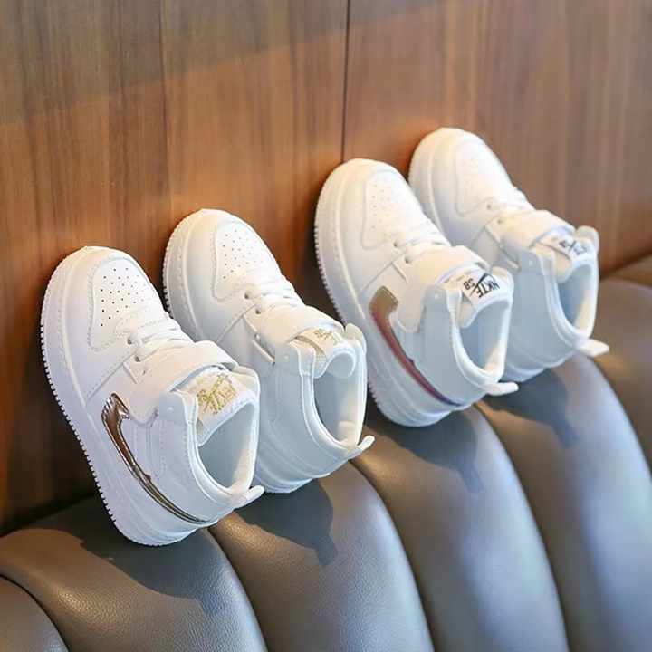 Girls' sports shoes