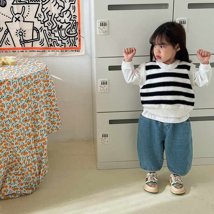 ملابس أطفال جينز ناعم ربيع . Children's clothing soft jeans