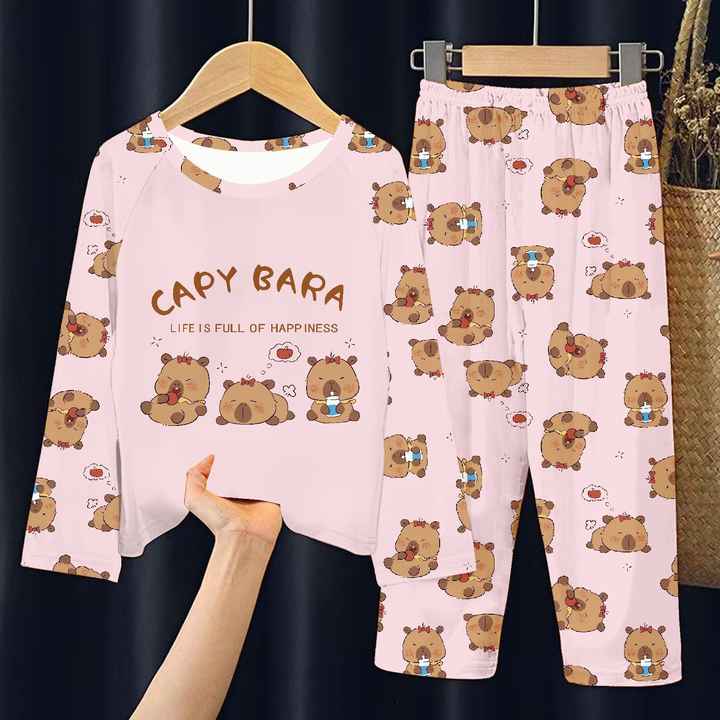 Cartoon Capybara Spring and Summer Children's Thin Long-sleeved Pajamas Set for Boys and Girls Full Printed Home Clothesكارتون كابيبارا الربيع والصيف للأطفال مجموعة ملابس نوم رقيقة طويلة الأكمام للصبيان والفتيات ملابس منزلية مطبوعة كاملة