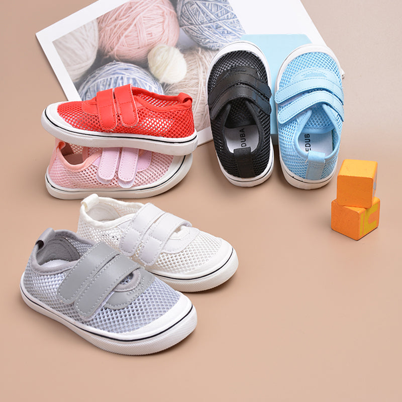 Children's mesh shoes