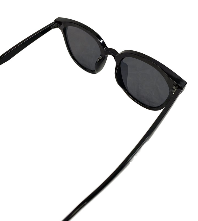 Fashion Women's UV Protection Sunglasses with Velvet Wall Mount