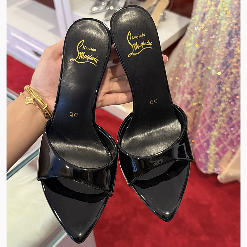 كعب نسائي طويل