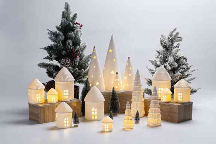 ديكور المنزل الحديث أدى ضوء الليل السيراميك شجرة عيد الميلاد زخرفة ومنزل قرية تصميم بسيط الهدايا التوابل