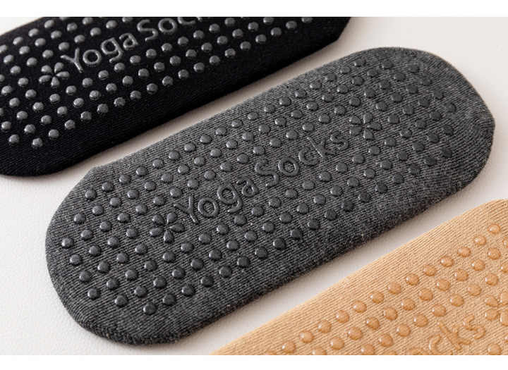 جوارب بيلاتيس مانعة .