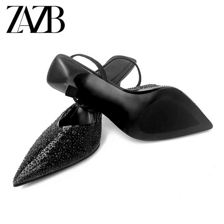 كعب نسائي مرصعة باللؤلؤ