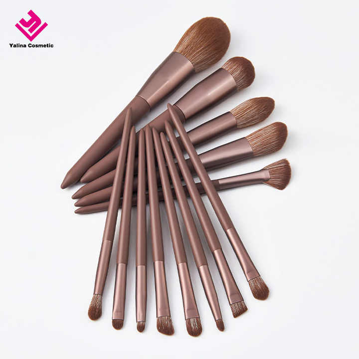 مجموعة فرش باللون البني