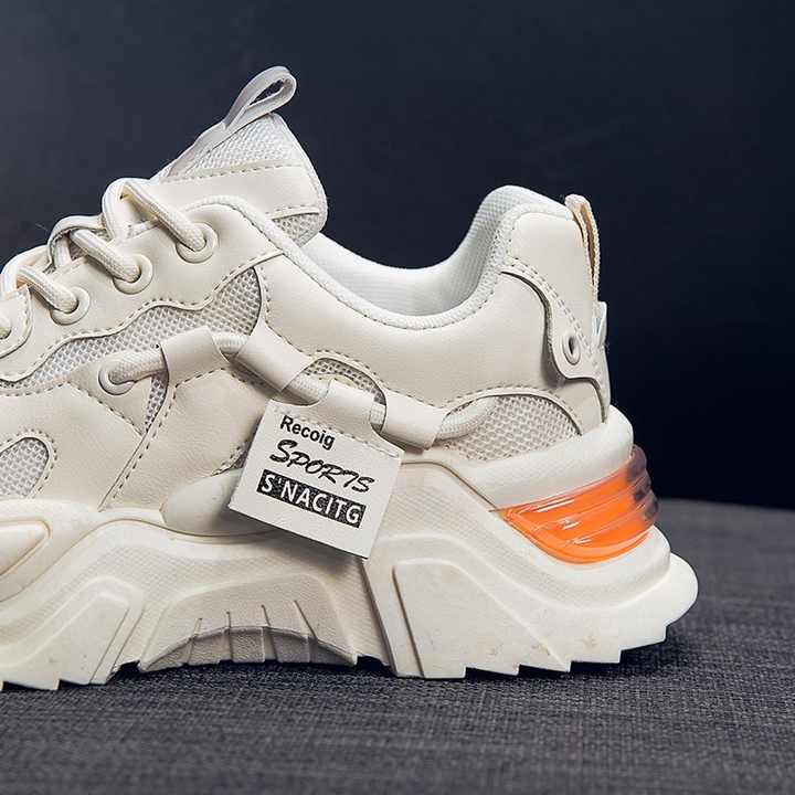 Women's flat sneakers