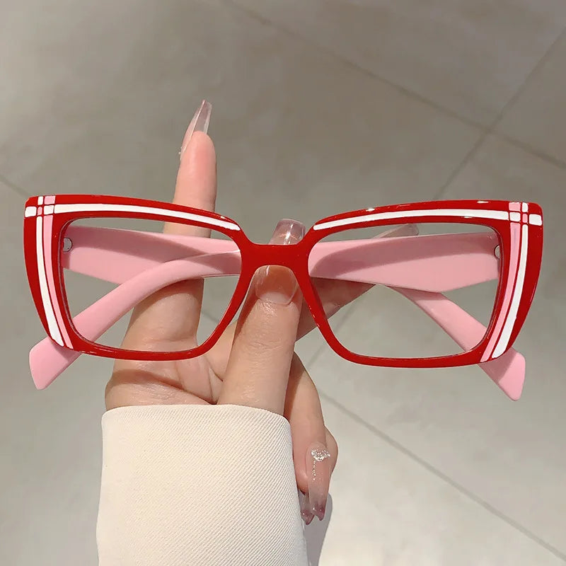 تخفيضات هائلة على إطارات عيون القطة من لونين للسيدات Huge Discounts on Two-Tone Cat Eye Frames for Women