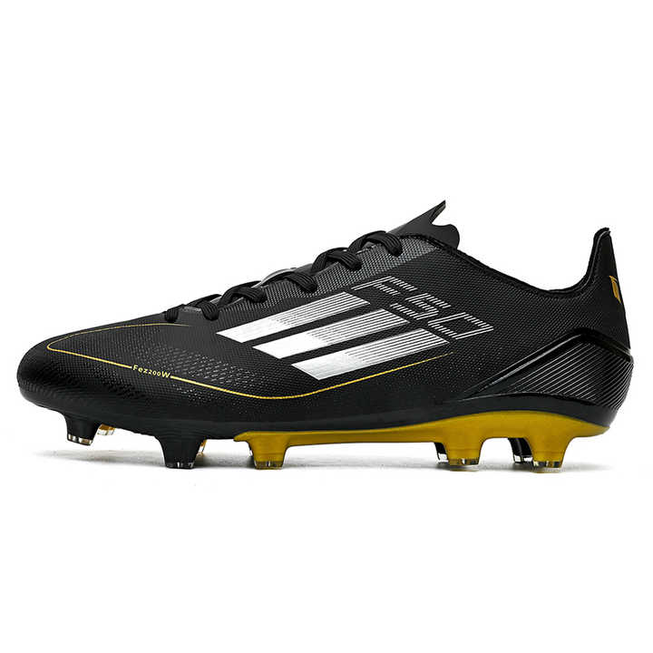 Low-top soccer shoes