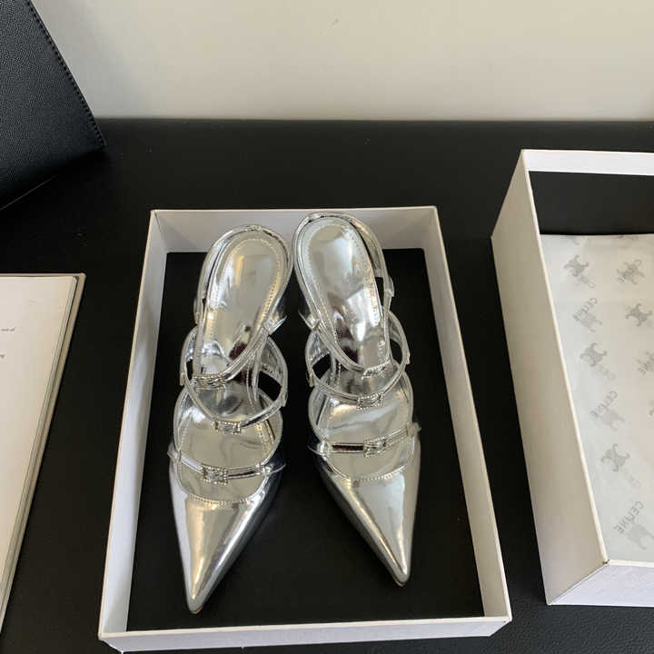 كعب نسائي انيق