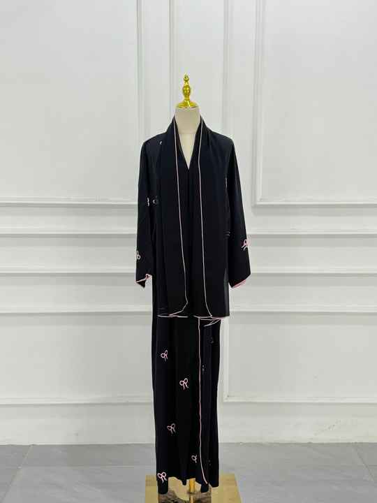Black abaya fashion