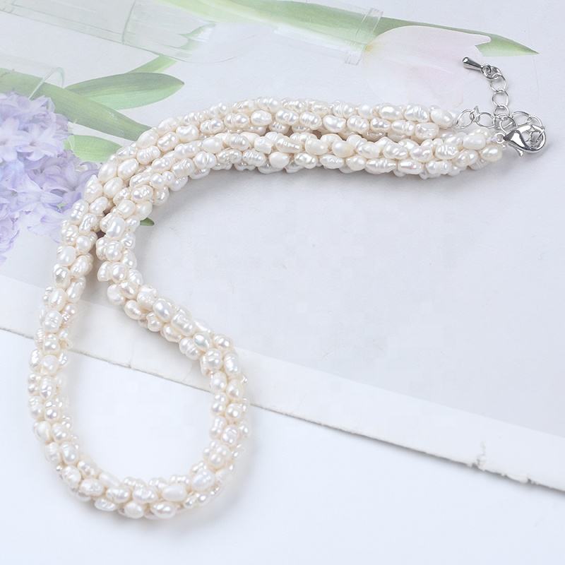 Women's necklaces and bracelets