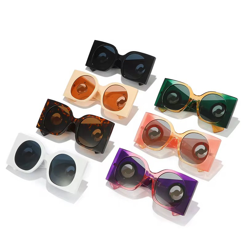 نظارات شمسيه نسائيه عصريه و كلاسيكيه - Modern and luxurious women's sunglasses