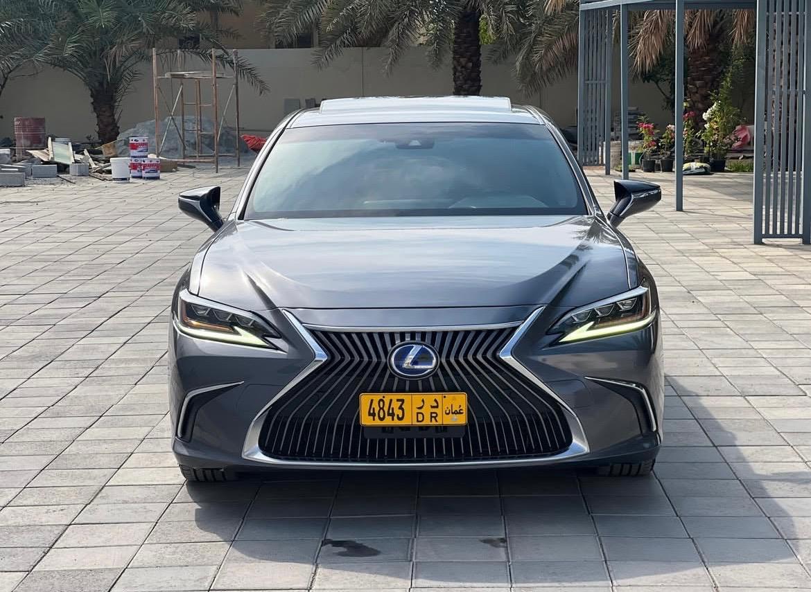 المعتمد لسيارات\ES300 هایبرد لكزس