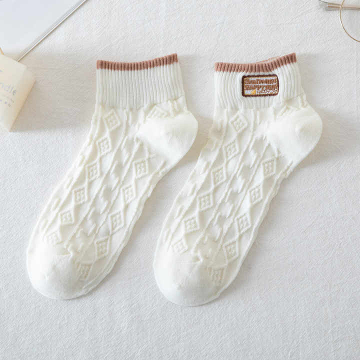 Casual white ankle socks with sweet breathable lace and colorful animal pattern for all seasons 