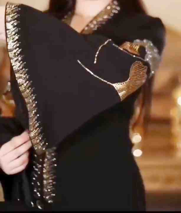 Elegant black abaya 
