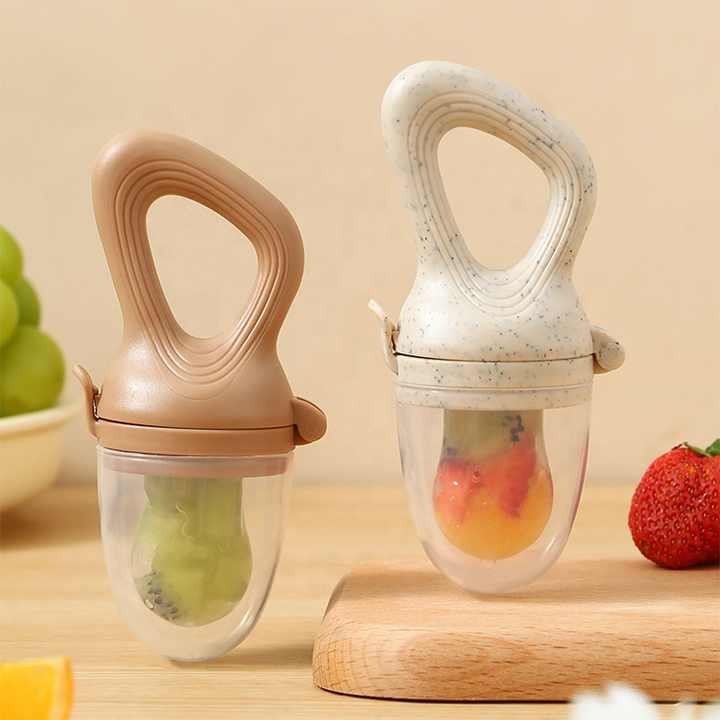 Pacifier for feeding newborns 
