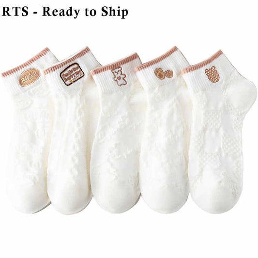 جوارب بيضاء غير رسمية بطول الكاحل مع دانتيل حلو جيد التهوية ونمط حيوان ملون لجميع الفصول Casual white ankle socks with sweet breathable lace and colorful animal pattern for all seasons