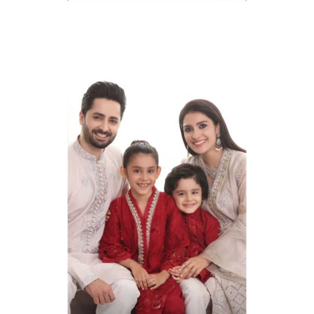 Matching family outfits for mom, dad and kids 