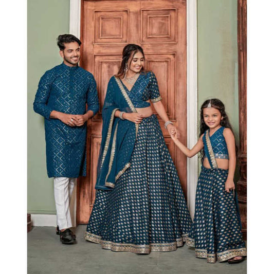 Matching family outfits for mom, dad and kids 