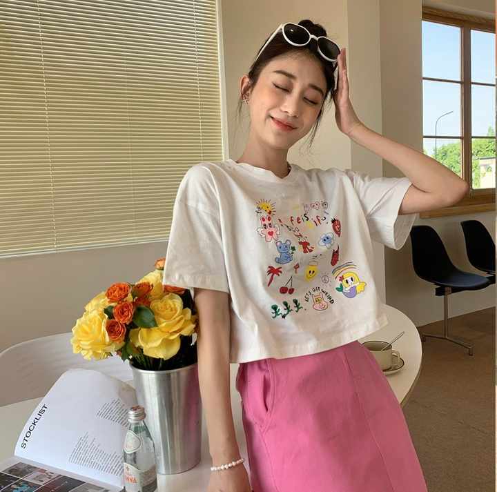 الأم وبنتها شيرت وتنورة - الأم والبنت