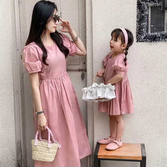 الأم وابنتها مطابقة اللباس  Mother and Daughter Matching