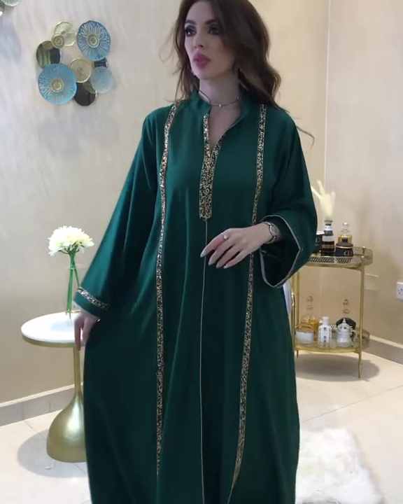 قفطان وجلابيات ذهبية