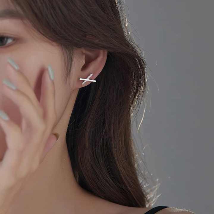 -Long silver earrings 