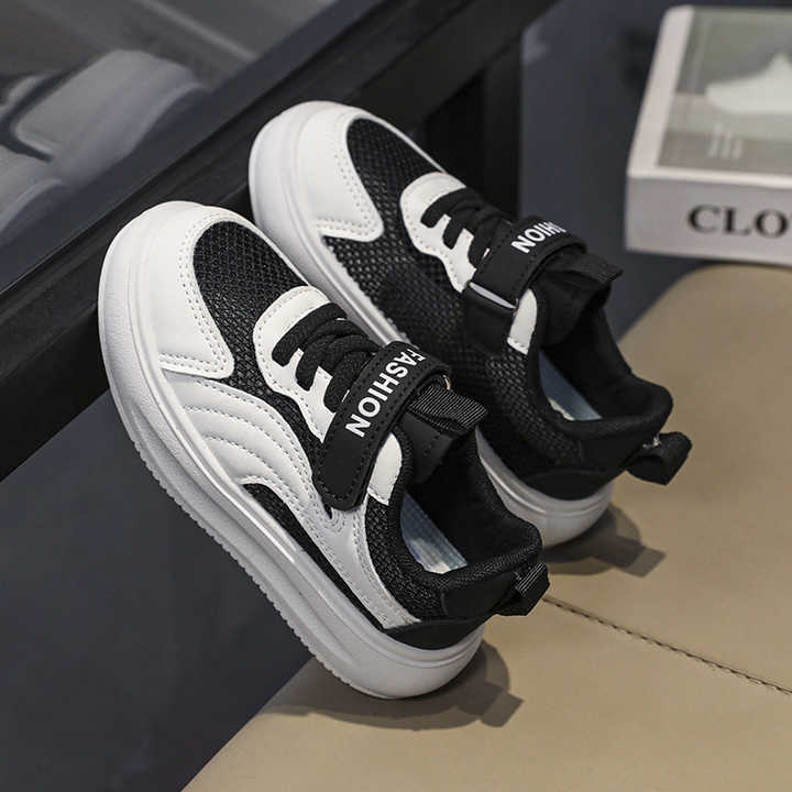 أحذية رياضية كاجوال خفيفة الوزن من القماش . Boys and Girls Casual Lightweight Mesh Sneakers