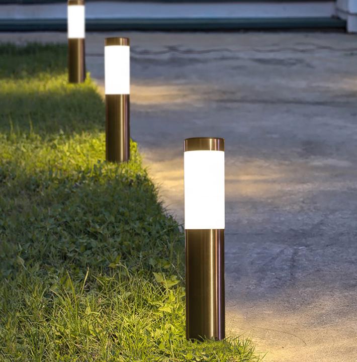 Solar powered garden lights 