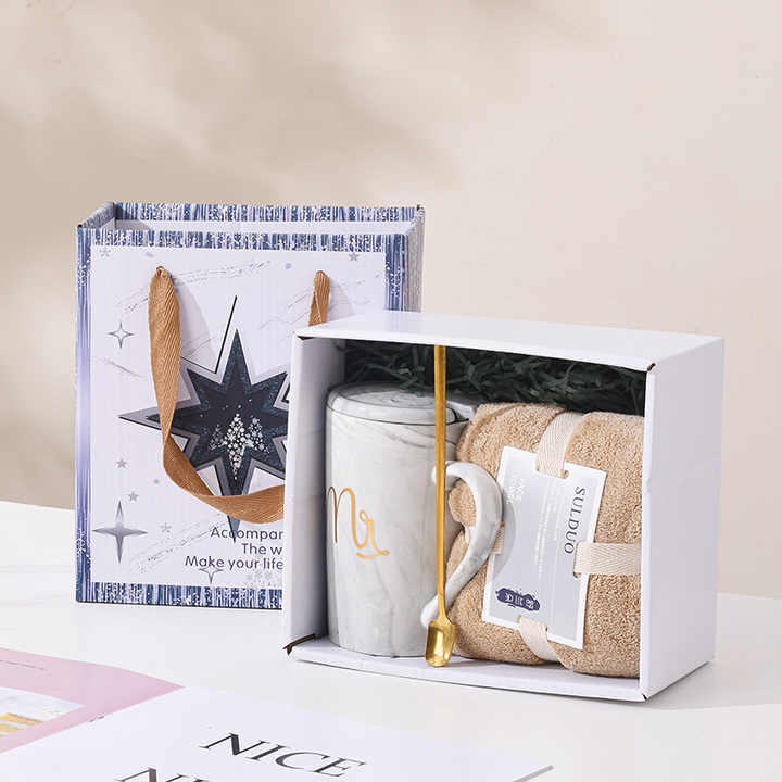 هدايا عيد الحب الزفاف طقم منشفة عيد ميلاد مع . Valentine's Day Gifts Wedding Birthday Towel Set with