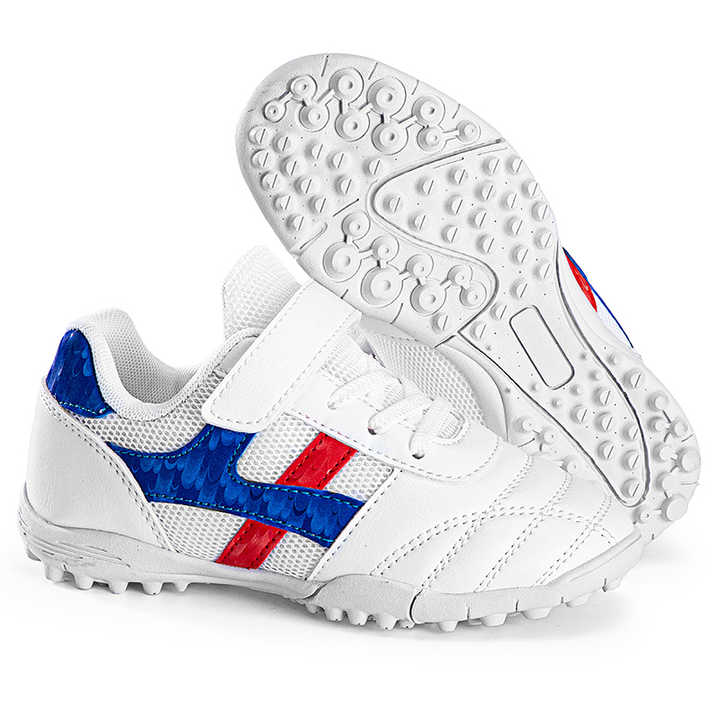 أحذيه رياضيه بنات كرة قدم