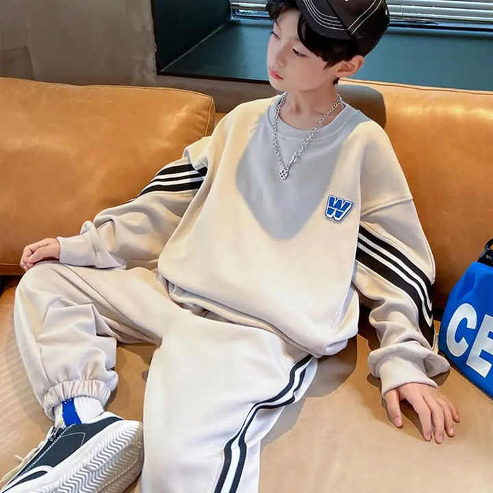 Boys' clothing set. 