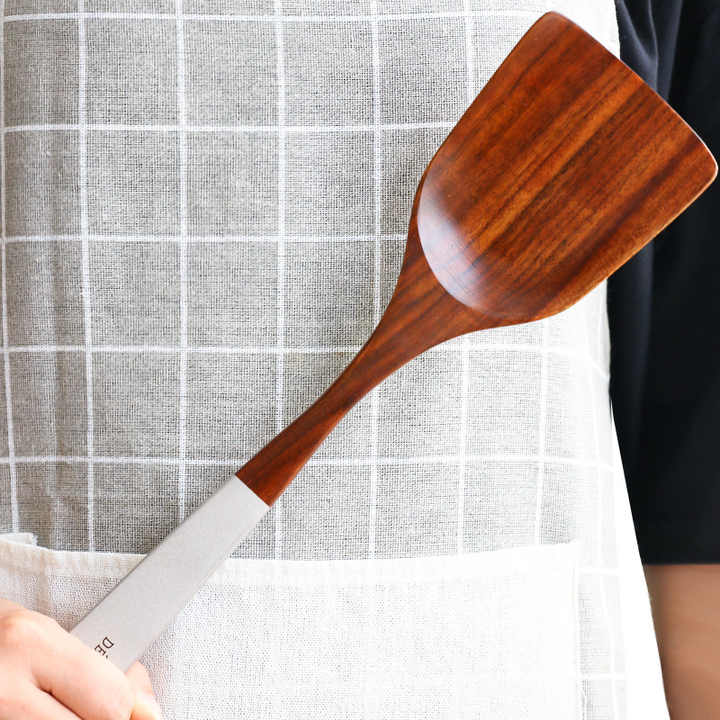 أدوات مطبخ متعددة الألوان مطلية بخشب الساج- Multi-colored teak-coated kitchen tools