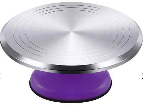 Gear rack for rotating cake plates and cooking equipment