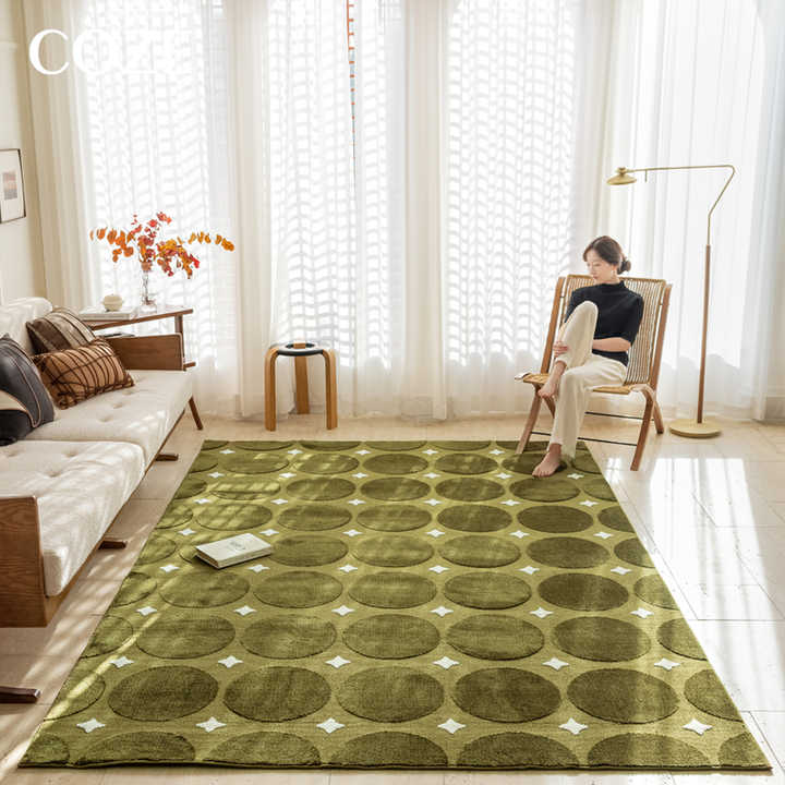 سجادة خضراء على الطراز العتيق . antique green rug