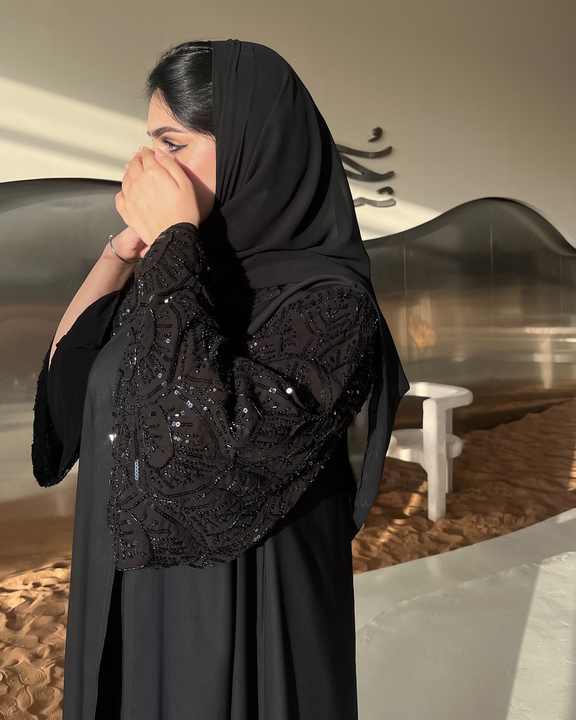 Luxurious black abaya 