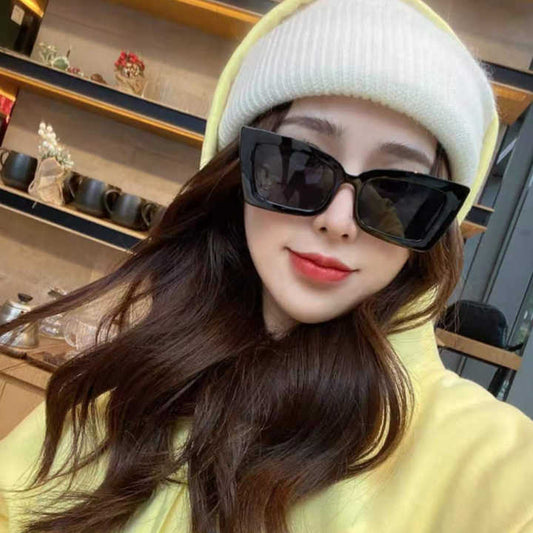 Drop Shipping Logo Sunglasses Cool Black Design Colorful Shades Cat Eye Small Sunglasses for Women Men 