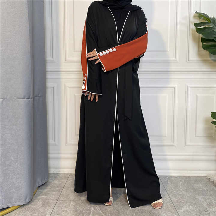 Black women's abayas 