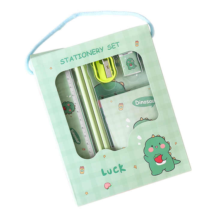 هدايا من البلاستيك والخشب للأنشطة المدرسية