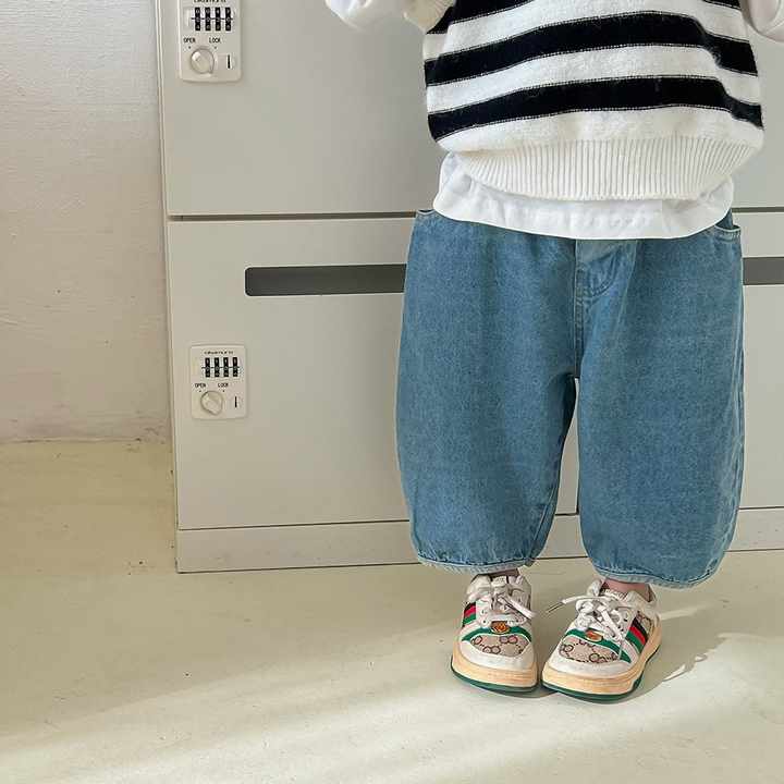 ملابس أطفال جينز ناعم ربيع . Children's clothing soft jeans